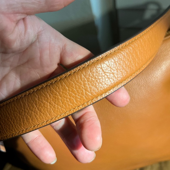 Kate Spade Hobo Shoulder Bag, tan leather w/gold accents. Great Condition - Picture 5 of 12